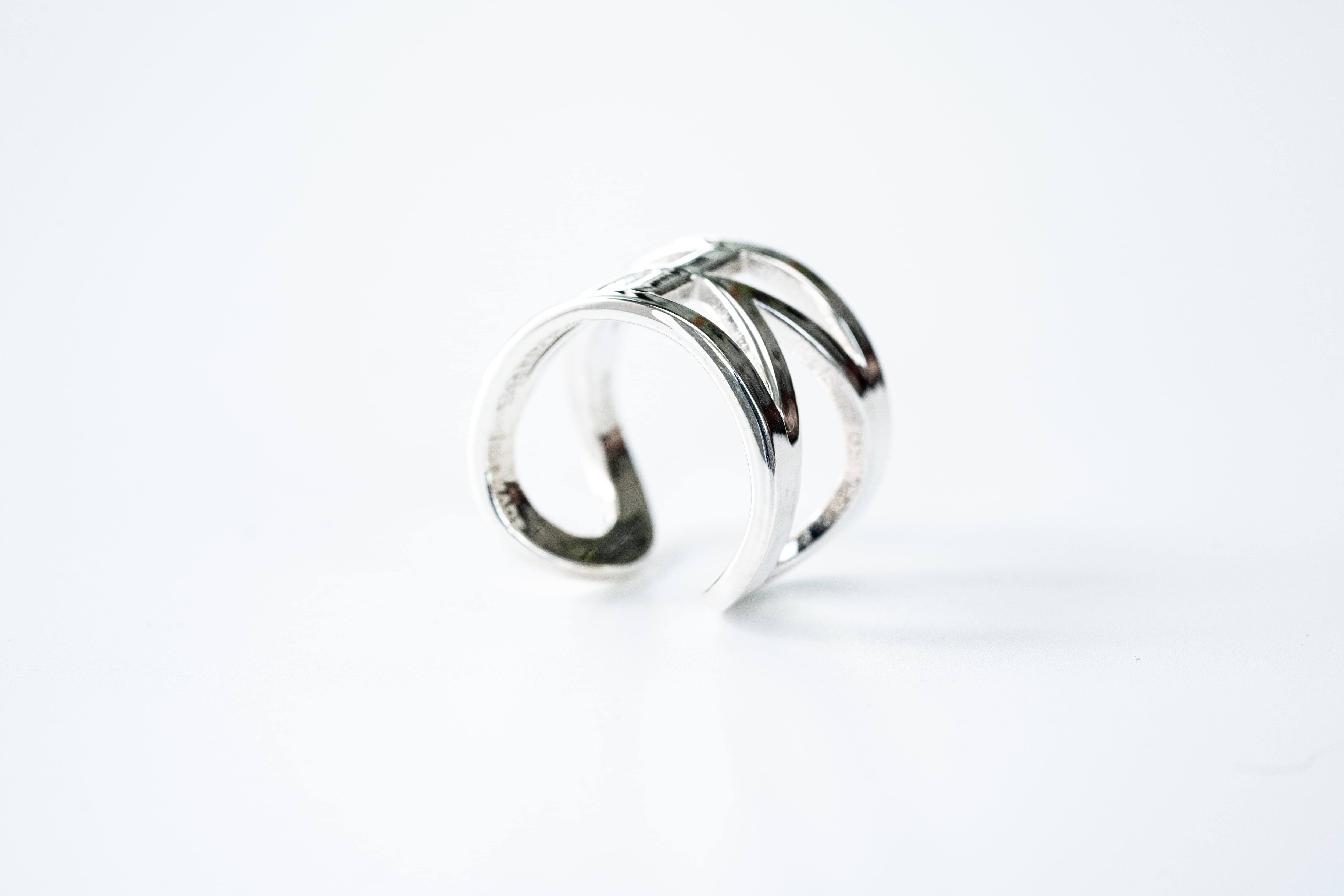 R-054 See through Mobius ring | WAKAN SILVER SMITH online store R-054 See through Mobius ring | WAKAN SILVER SMITH online store
