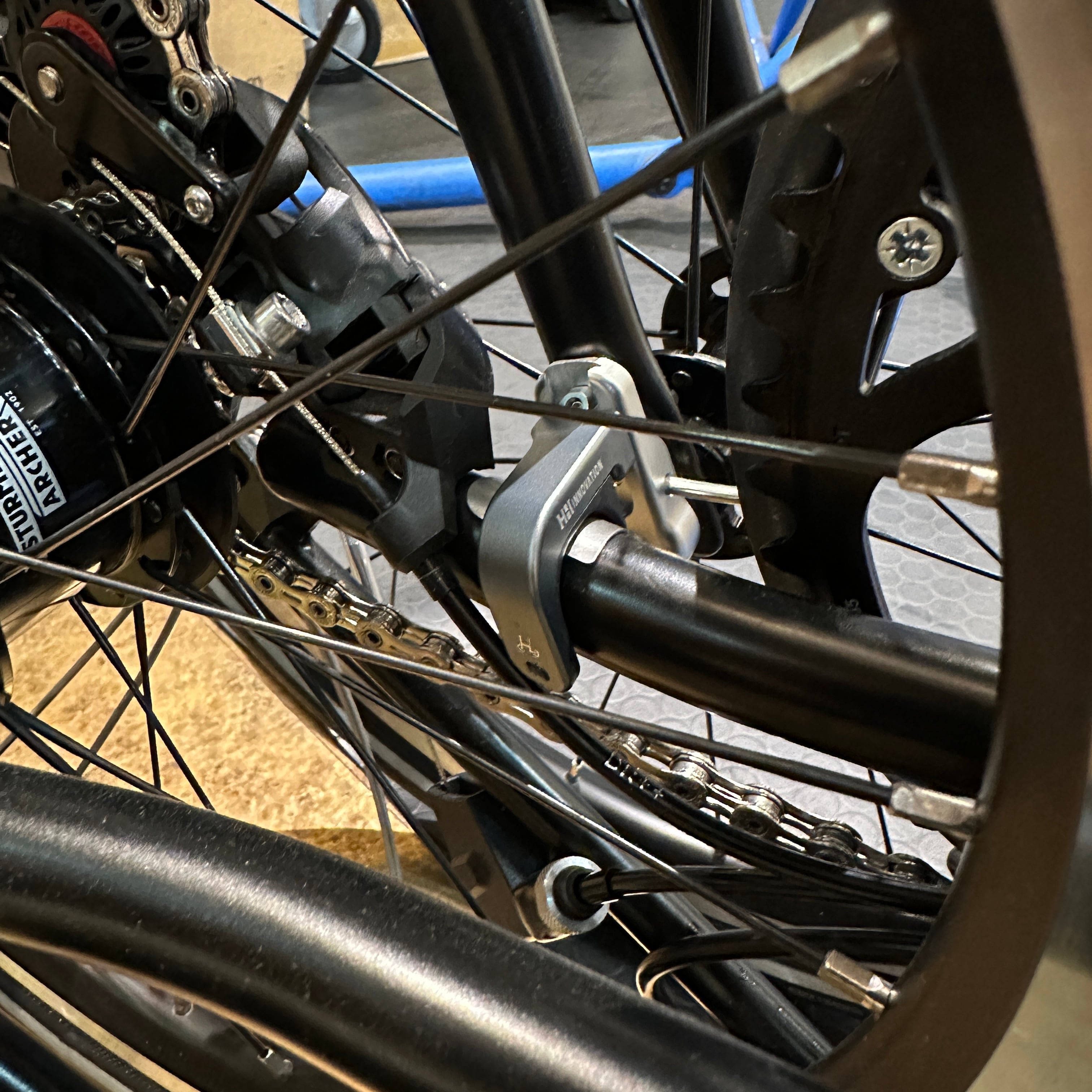 H&H Adjustable Front Hook [black base] | LORO ONLINE STORE