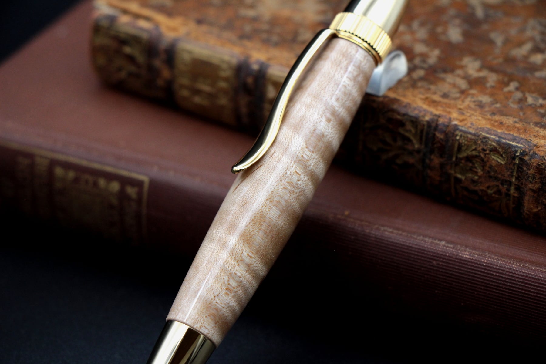 いろはもみじ 紅葉 縮杢 グロス塗装&ゴールド金具・Chouette」木軸ペン