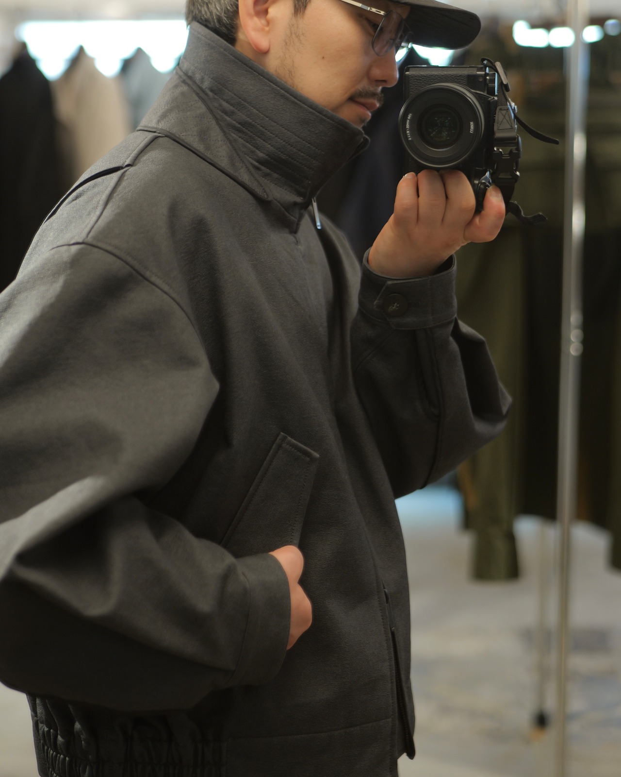 予約販売 | i’m here : - “COTTON LEATHER” BLOUSON ：Gray｜コットンレザー／スイングトップ／バルーンシルエット