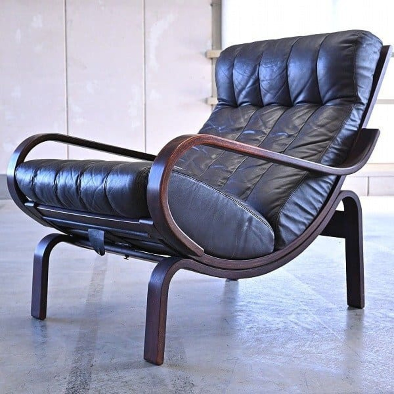 ノルウェー製 ウェストノーファ「orbit」ラウンジチェアd 本革 曲げ木 1人掛けソファ イングマール・レリング WESTNOFA ngmar Relling【中古家具/中古インテリア/USED家具ユーズド家具/リサイクル】