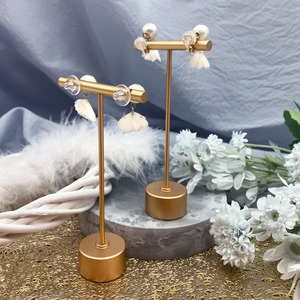 チョウザメ鱗耳飾り