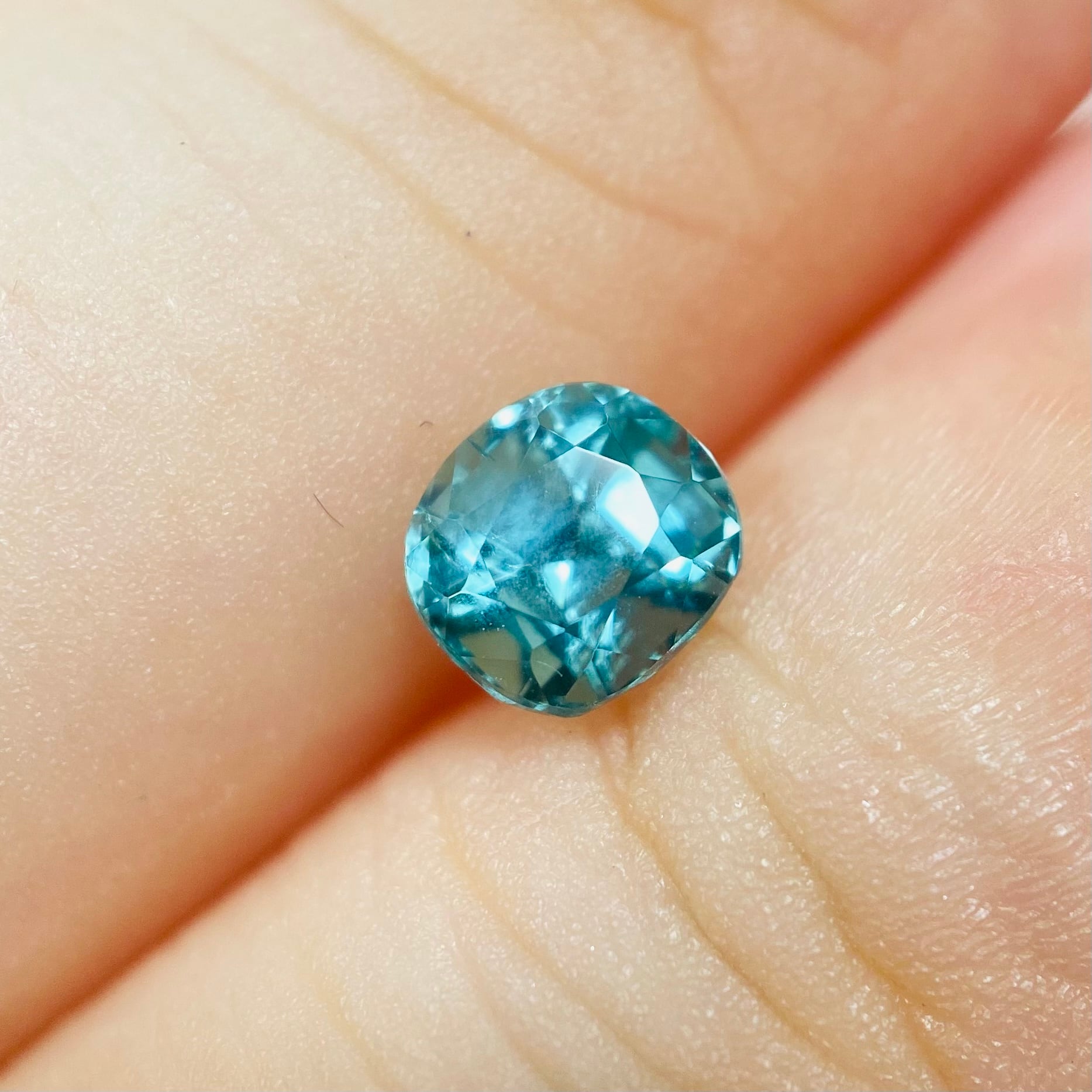 清流　ラグーンブルーのトルマリン