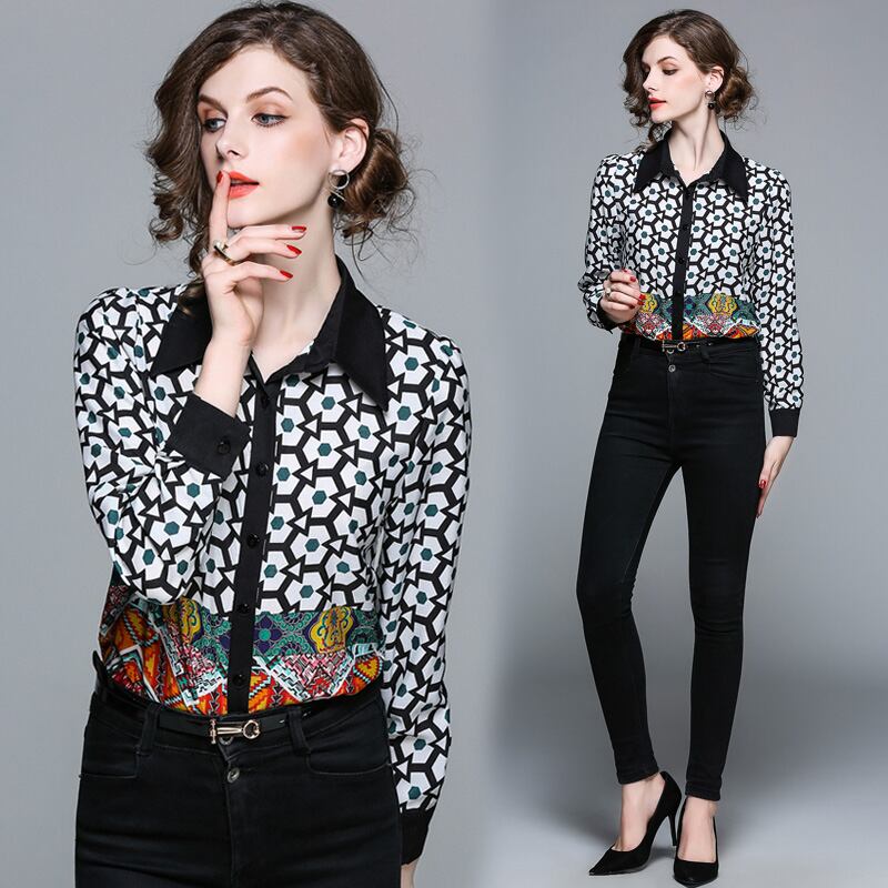 幾何学模様ブラウス