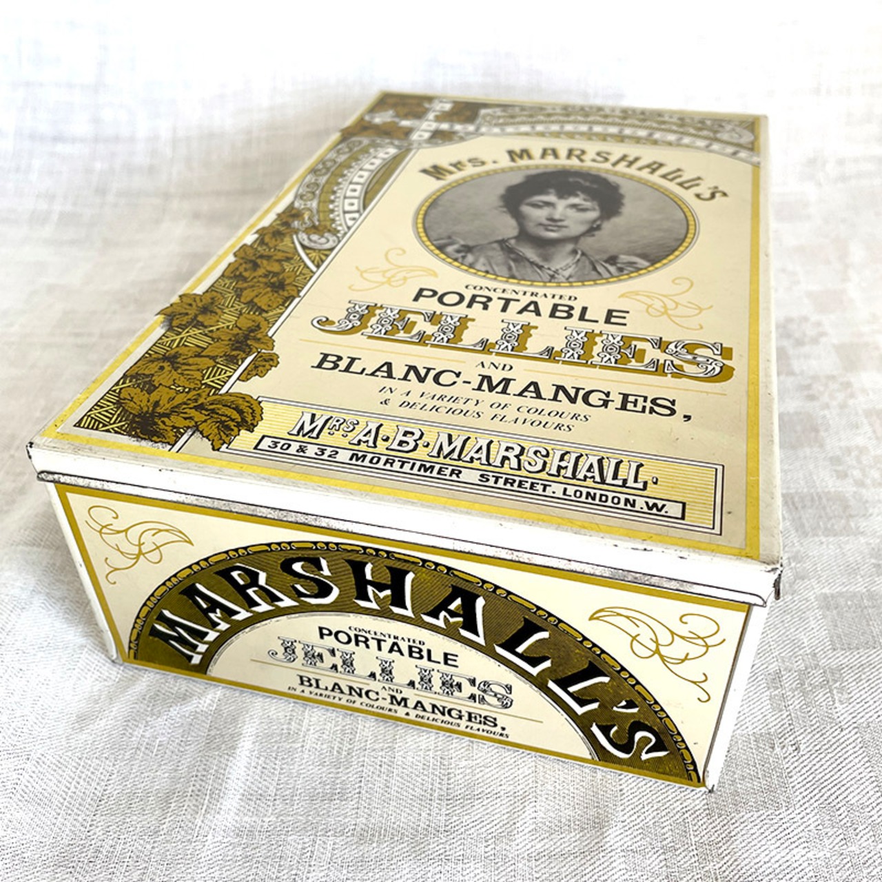 ヴィンテージ缶　Mrs.Marshall‘ｓ　お菓子缶　英国製　Huntley Boorne & Stevens　 12otdg25