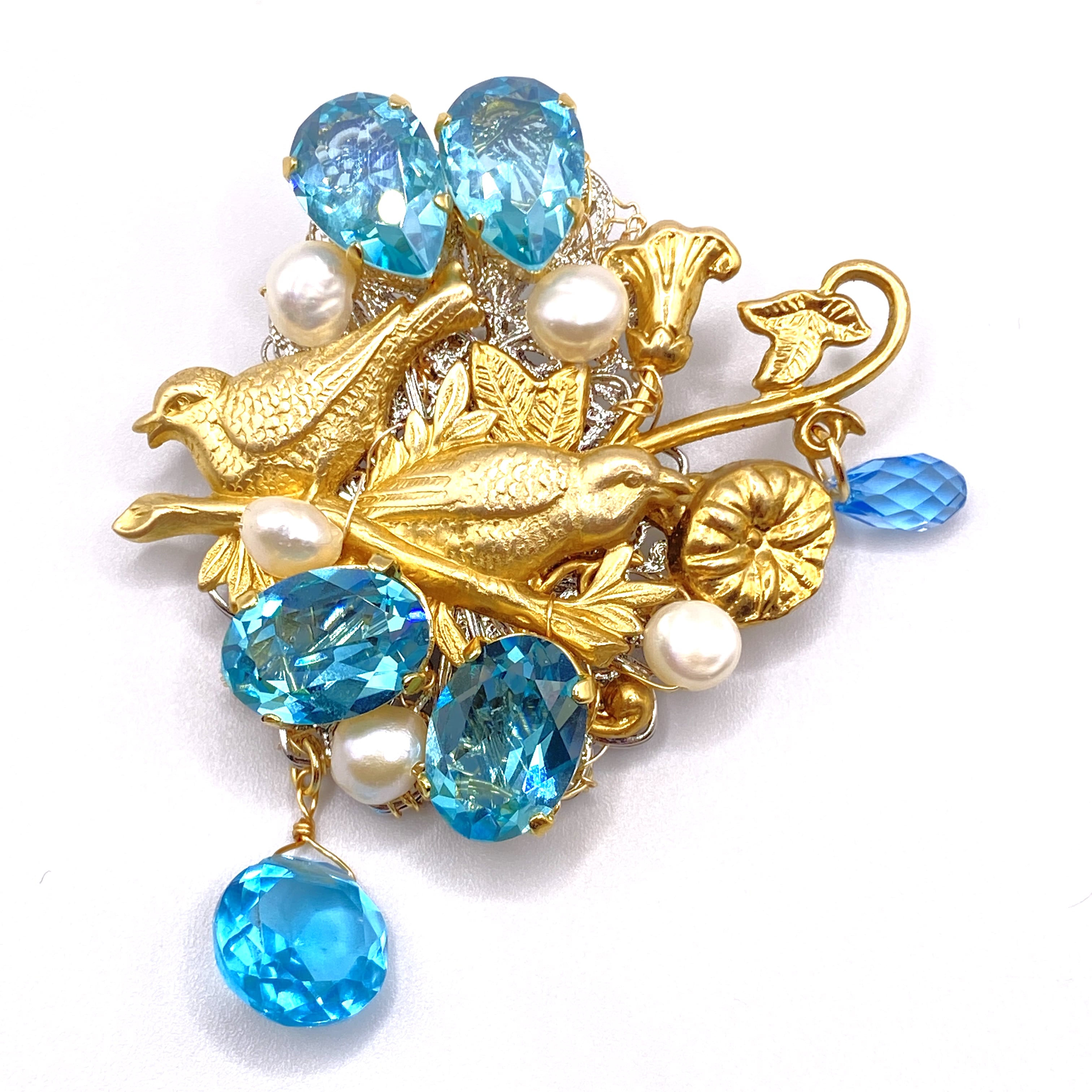 朝のひかりと小さな羽根