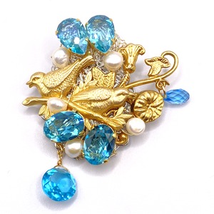 朝のひかりと小さな羽根