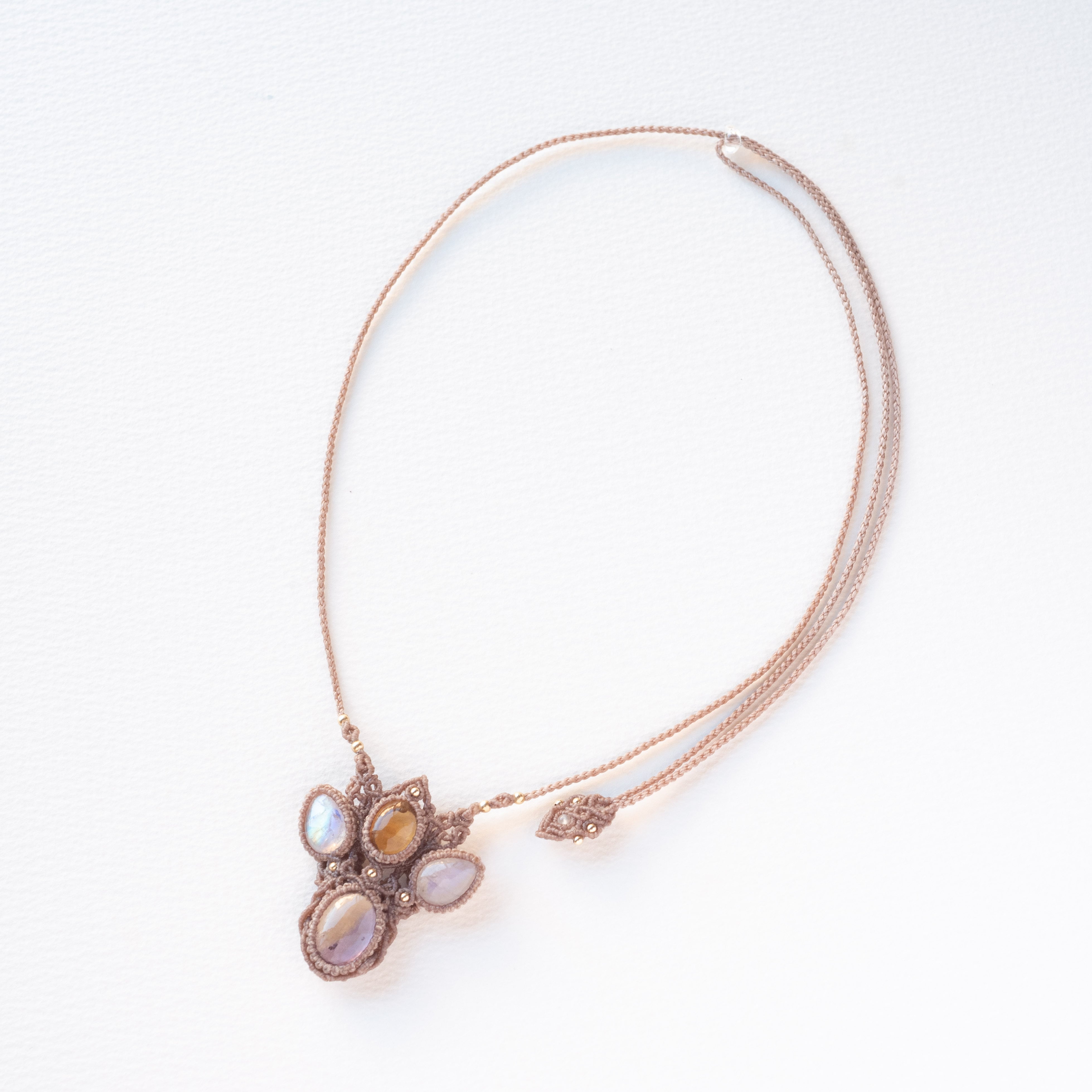 ムーンストーン・シトリン・アメトリンのマクラメ編み 天然石