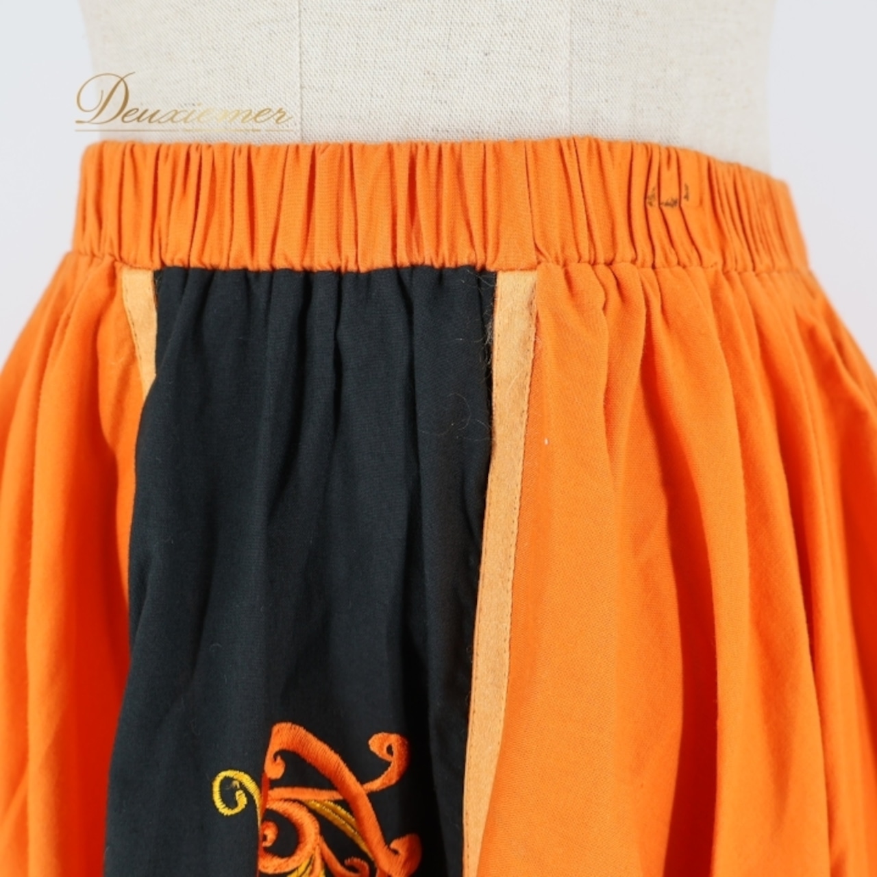 フォークダンス 衣装 スカート オレンジ系 チャコット Chacott 刺繍 橙 黒 チロリアン チロルスカート カントリー 鮮やか 華やか かわいい ダンス衣装 イベント 練習 レッスン ブラック系