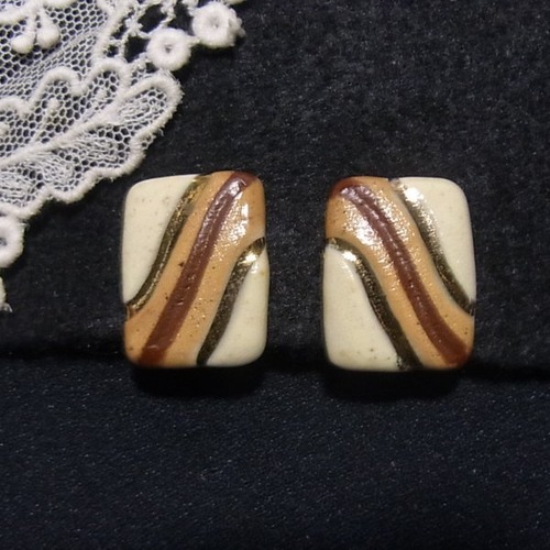 陶器製の四角いイヤリング　　ヴィンテージクリップイヤリングのセール通販　10308E