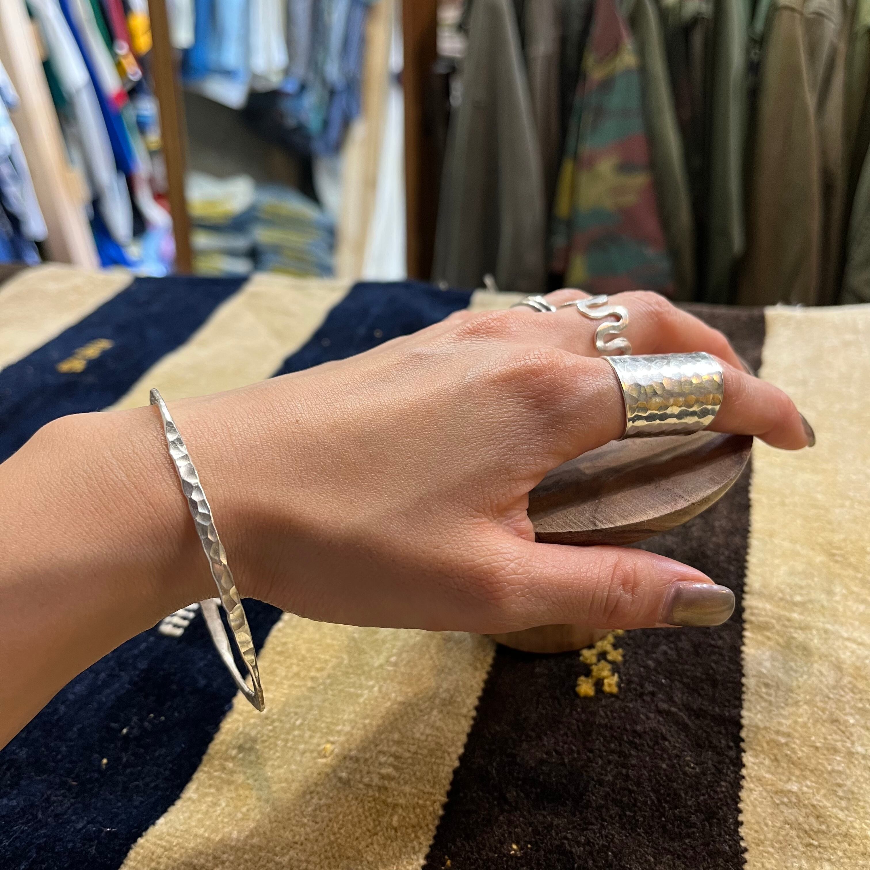 Karen silver bangle | CIRCUS VINTAGE