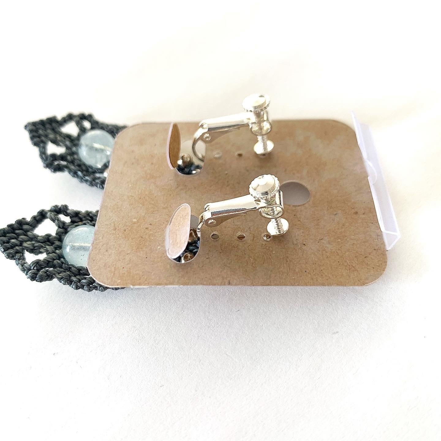 華奢☆マクラメ編みイヤリング◇1495◇多面カット雫型アメジスト☆トパーズ