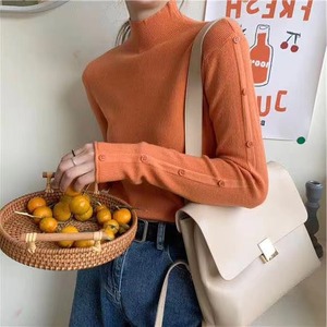 袖ボタンタートルニット