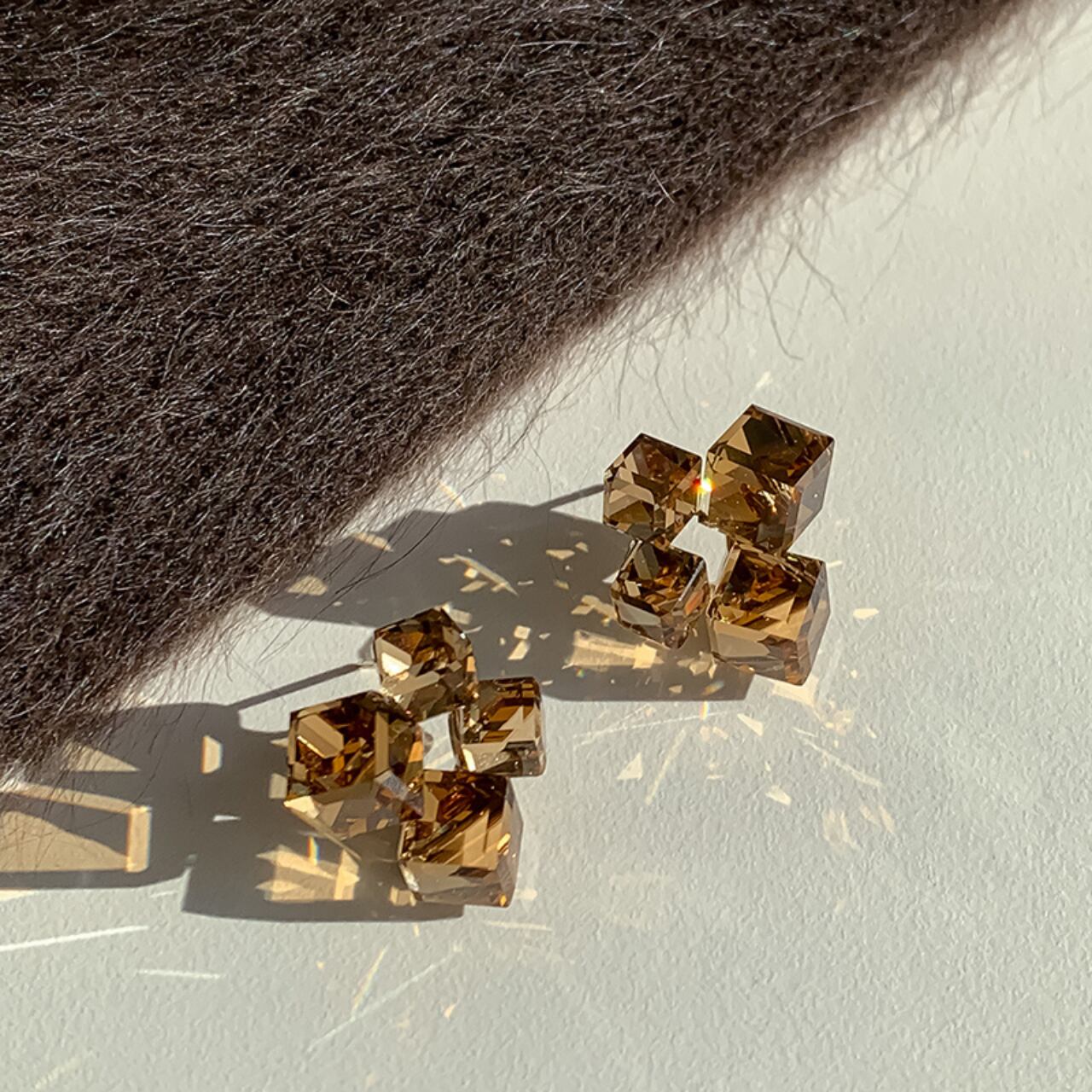 スクエアガラスビーズピアス　a0380