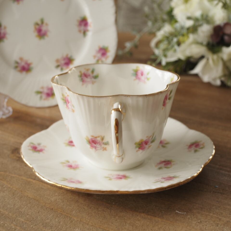 可愛い】英国シェリーWileman 小さめサイズの可憐なアンティークトリオ