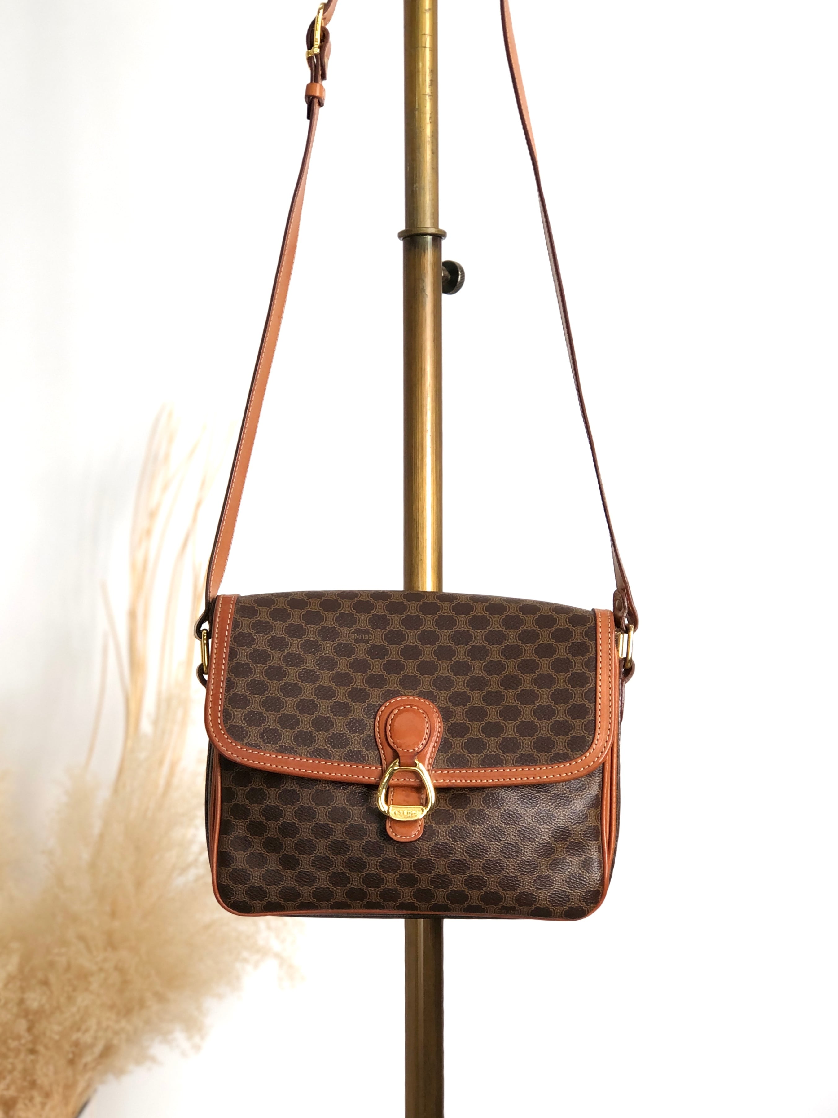 LOEWE ロエベ アナグラム ショルダーバッグ スエード スウェード ワンショルダー レザー 本革 ゴールド金具 ベージュ アイボリー 薄茶 白 A4収納可能 レディース LOEWE アナグラム ショルダーバッグ ブラウン ゴールド スエード