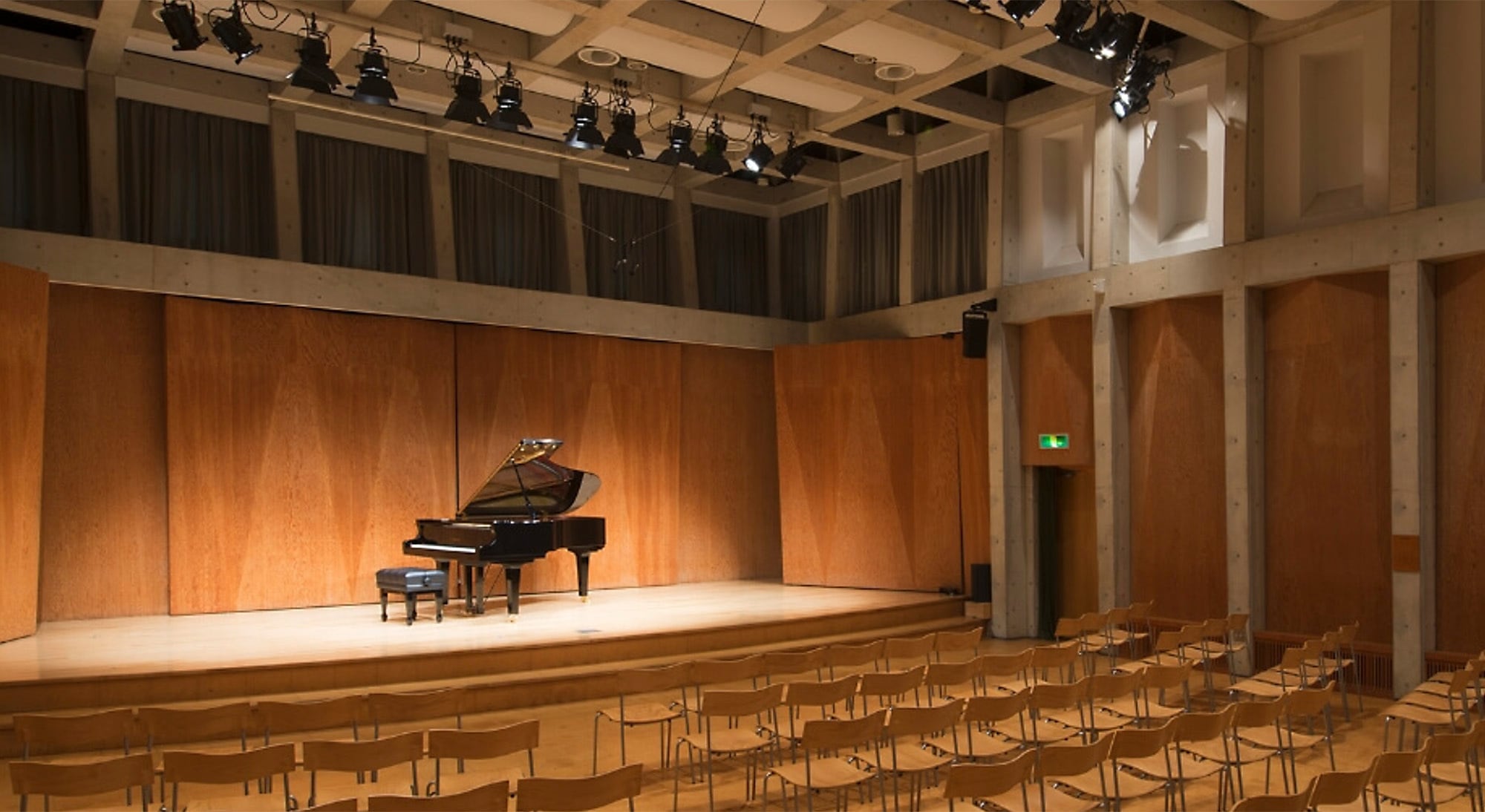 グランドピアノと撮る ピアニスト・プロフィール写真撮影