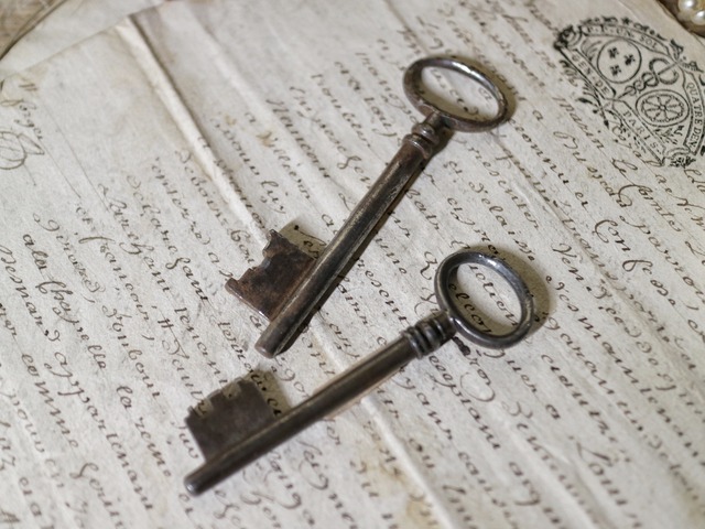 鋼製の古い鍵　２本セット