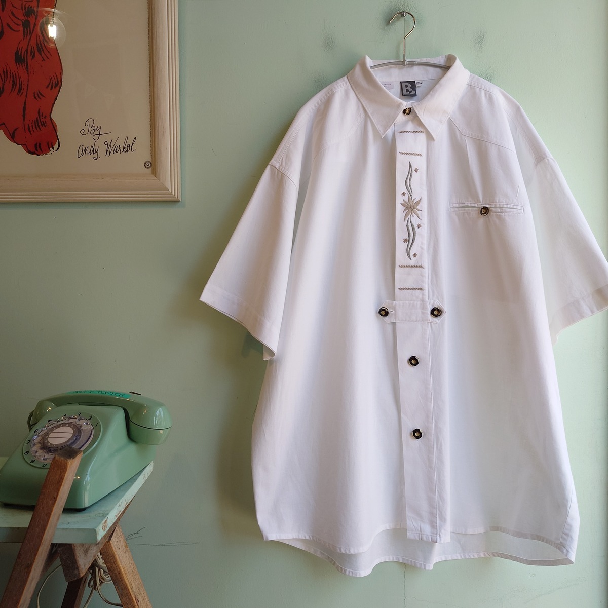 B． 90-00s vintage チロルシャツ チロリアンシャツ 半袖 白 XL 