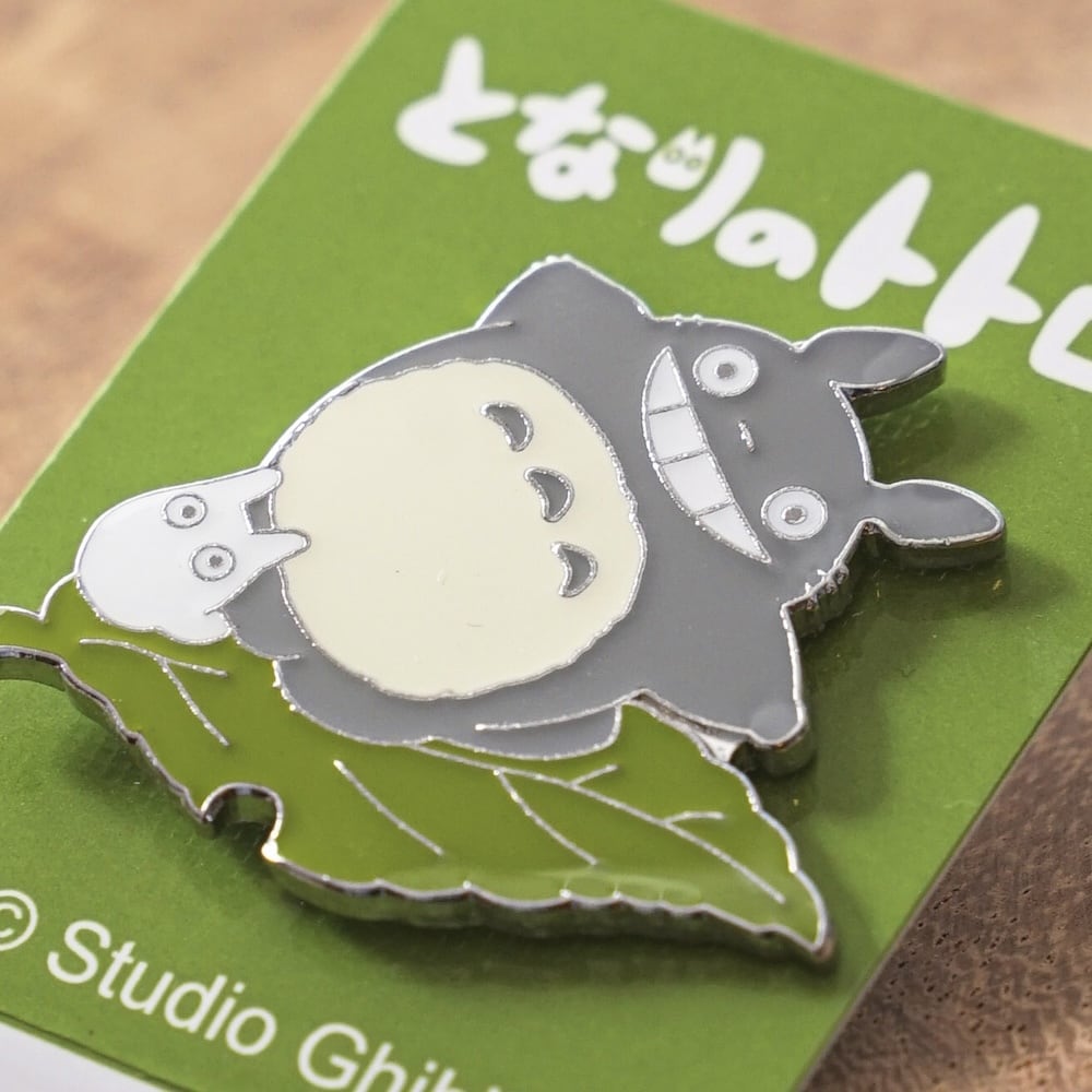 となりのトトロ ピンズ（大トトロ葉っぱ / T-27/5906） | すすのこ商店