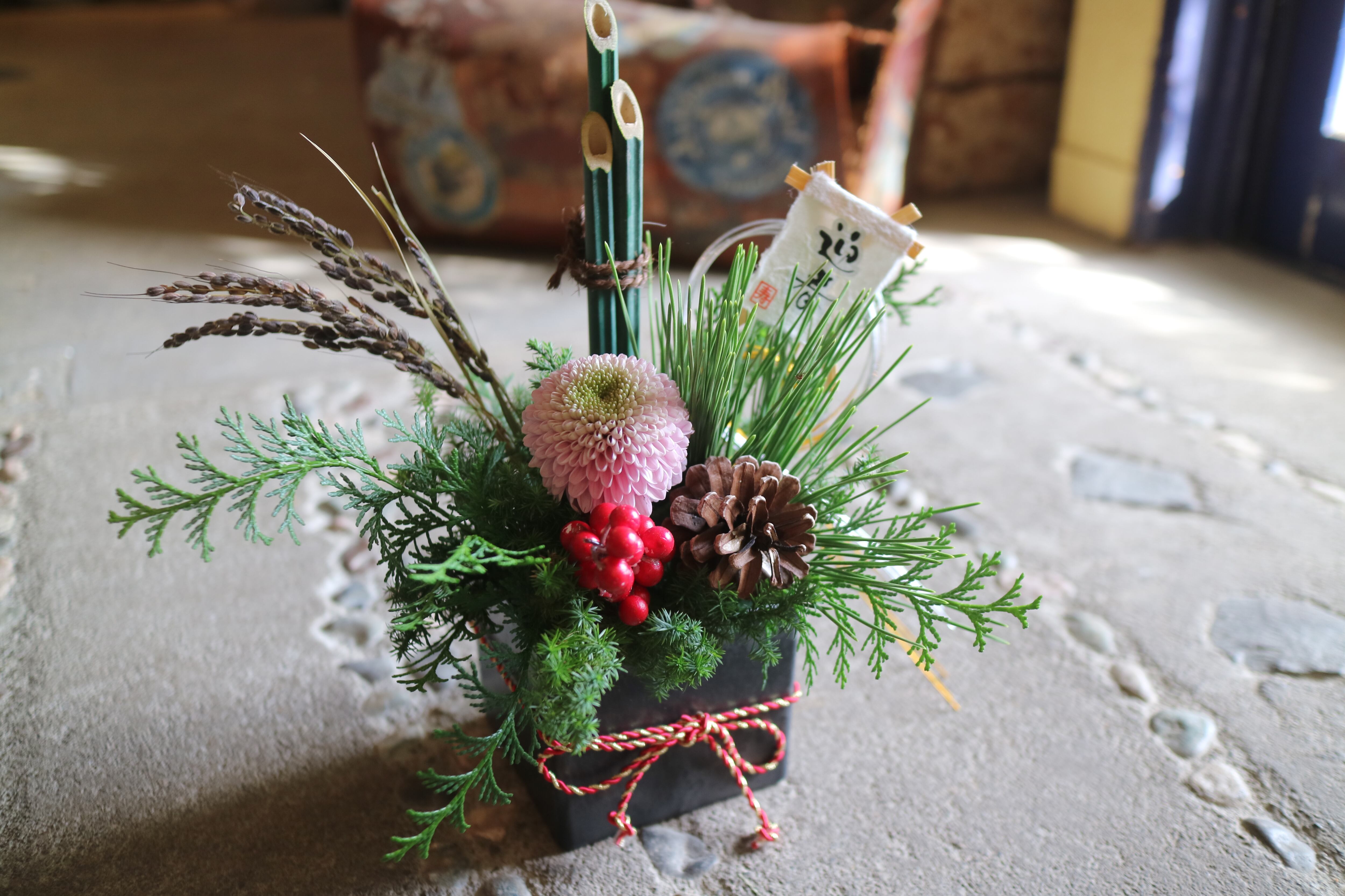 22年 予約販売 生花 モダン お正月 門松 アレンジメント Florist Bee S Knees フローリストビーズニーズ 石川県金沢市にあるお花屋さんです