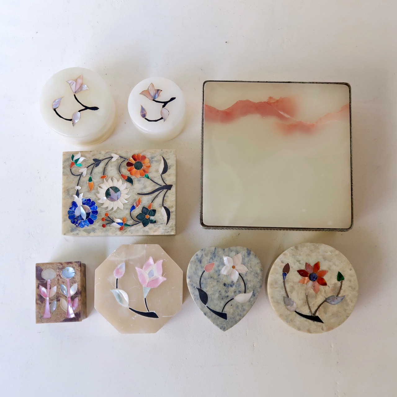 オレンジの丸いお花のケース