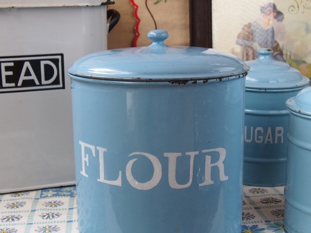 イギリスアンティーク　フラワー缶　FLOUR　水色