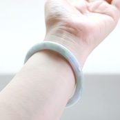 【内径 約62mm 】ラベンダーにうっすらグリーン バングル A貨翡翠 jd_bg1225