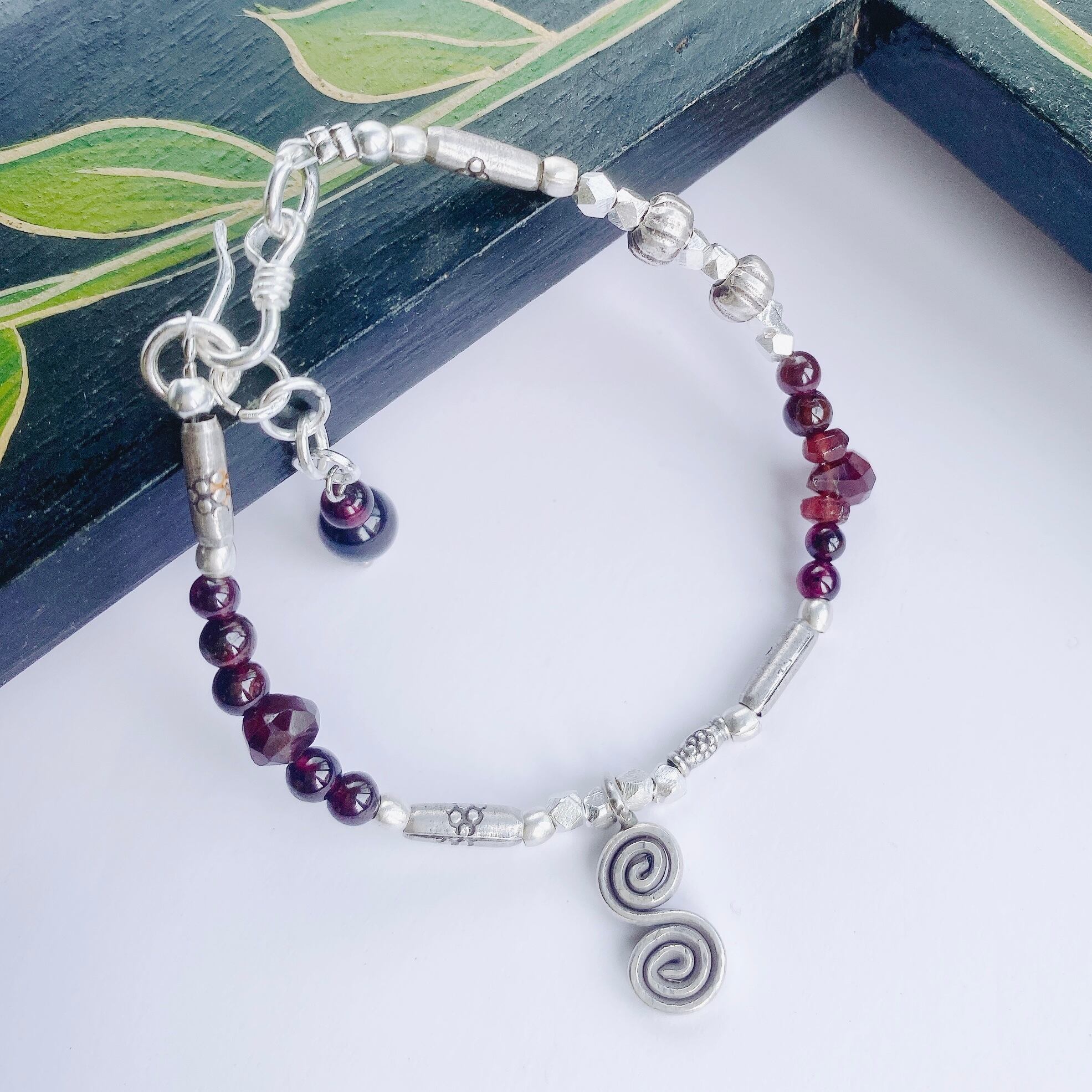 カレンシルバー& ガーネット ブレスレット
