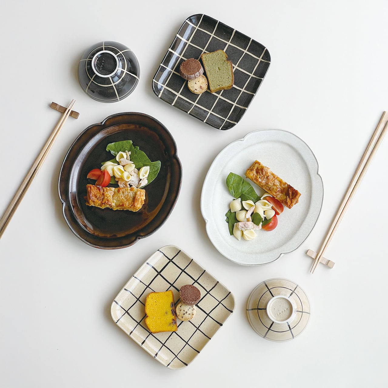 A2512 角皿 格子（茶） | KANESAN1893