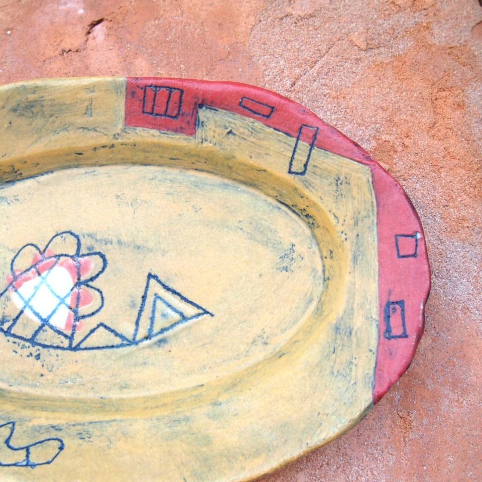 栢野紀文(陶) 楕円リム小皿(ベージュx赤)