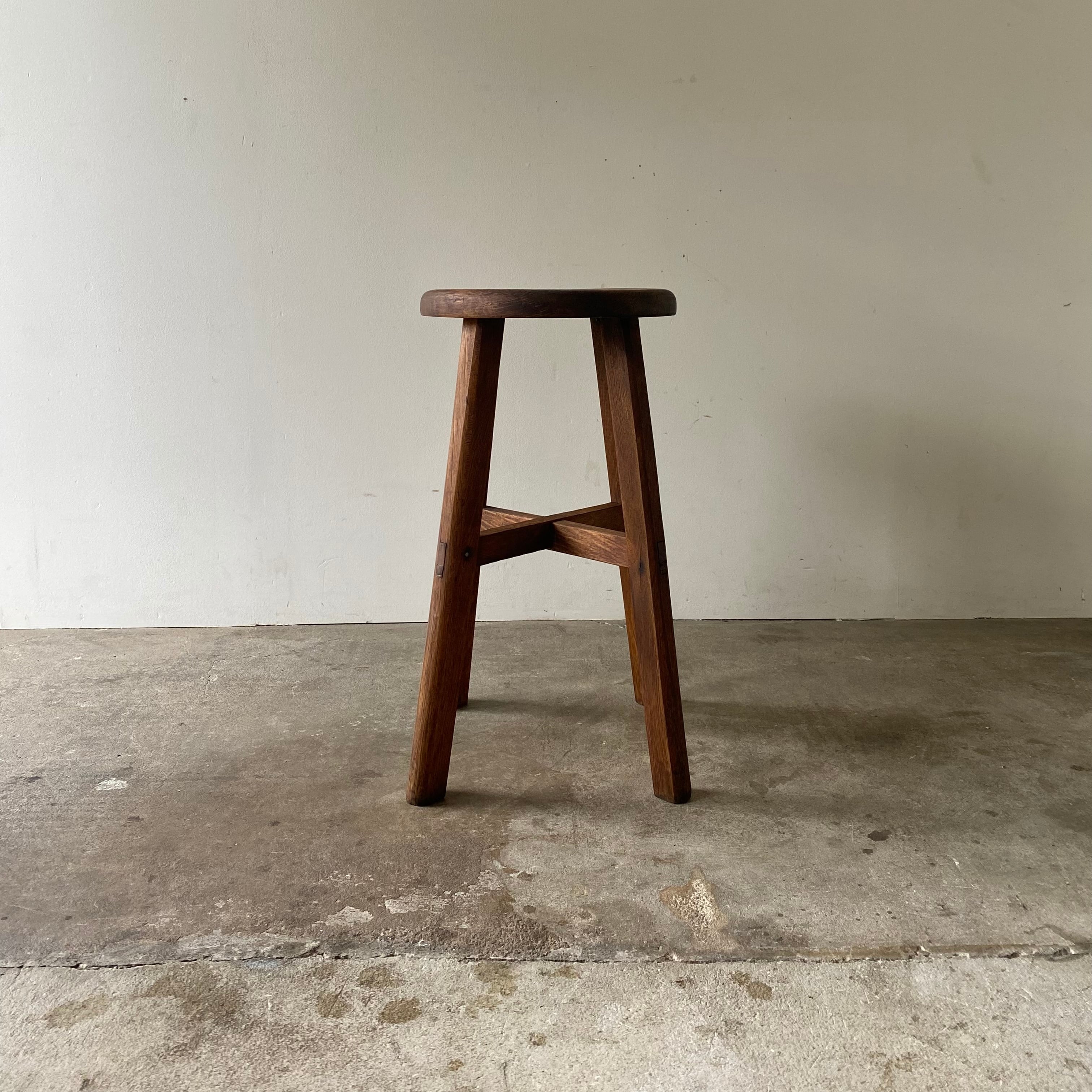 木の丸椅子　0945