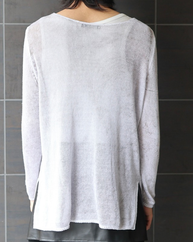 Round neck sheer long sleeve t-shirt