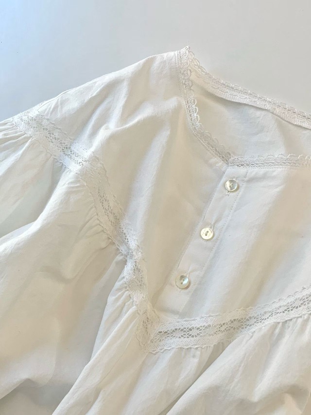 (即納) HAUS / Mos lace blouse 1color