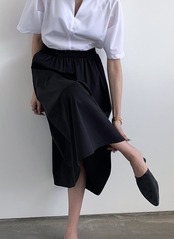 ブラックミディ丈スカート