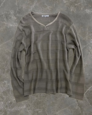 "semantic design" wave design border v neck knit