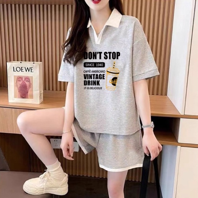 ツーピース 上下セット セットアップ レディース トップス ボトムス シャツ ショートパンツ ショート 半袖 襟付き ストリート かわいい カジュアル おしゃれ ラフ ボーイッシュ スポーティー 存在感 キュート アクティブ ロゴ 春 夏 秋 ロングシーズン 学生 学校 部活 アウトドア ジム 公園 休日 スポーツ お揃い 双子 韓国 オルチャン コーデ 楽ちん プレゼント プチプラ インスタ映え M L XL 2XL 3XL 4XL 大きいサイズ 白 ホワイト 黒 ブラック グレー ベーシックカラー