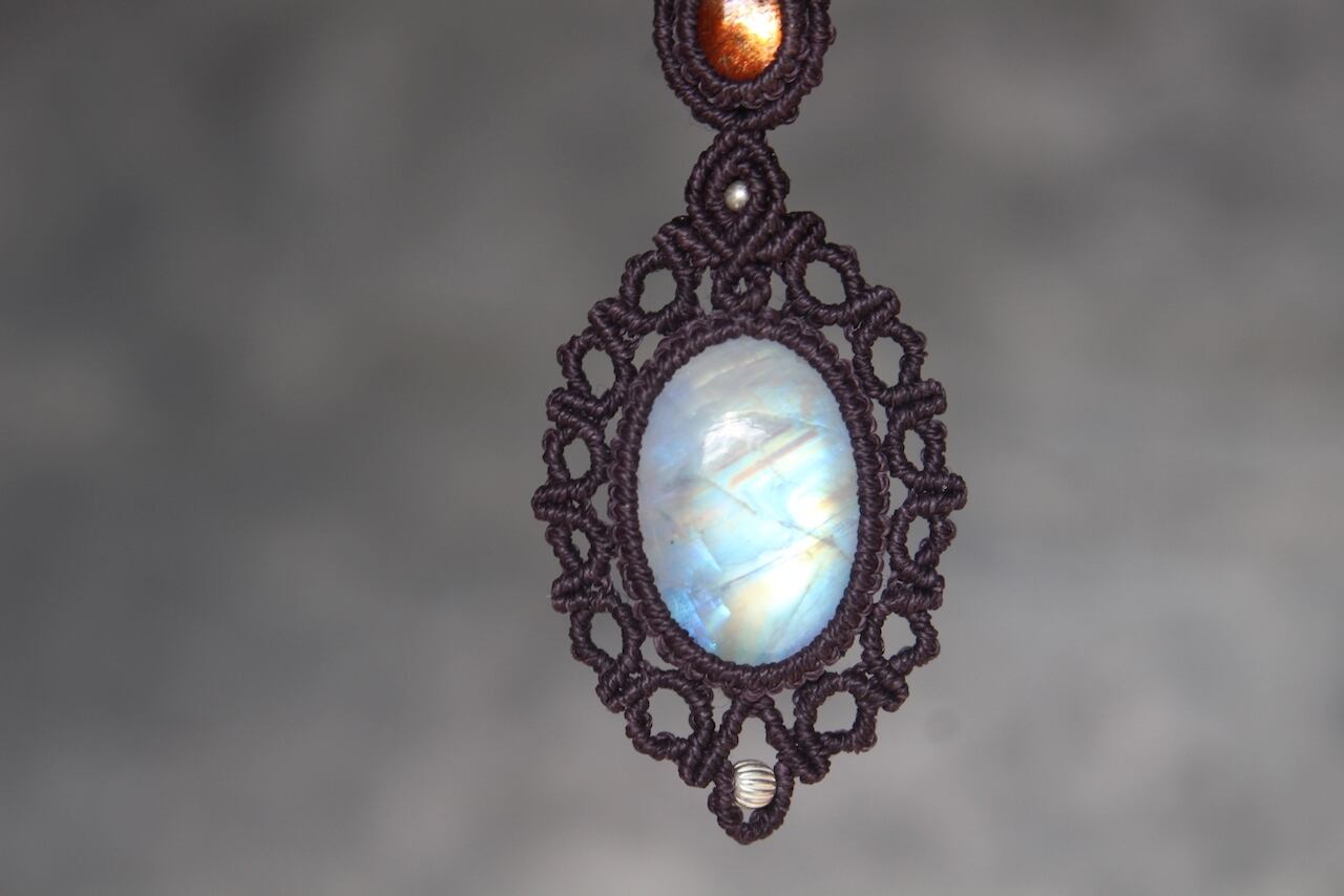 Rainbow moonstone & Sunstone micro macrame pendant