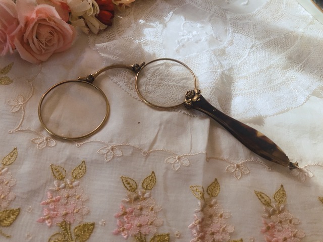 バラモチーフの可愛いルーペ 在庫1