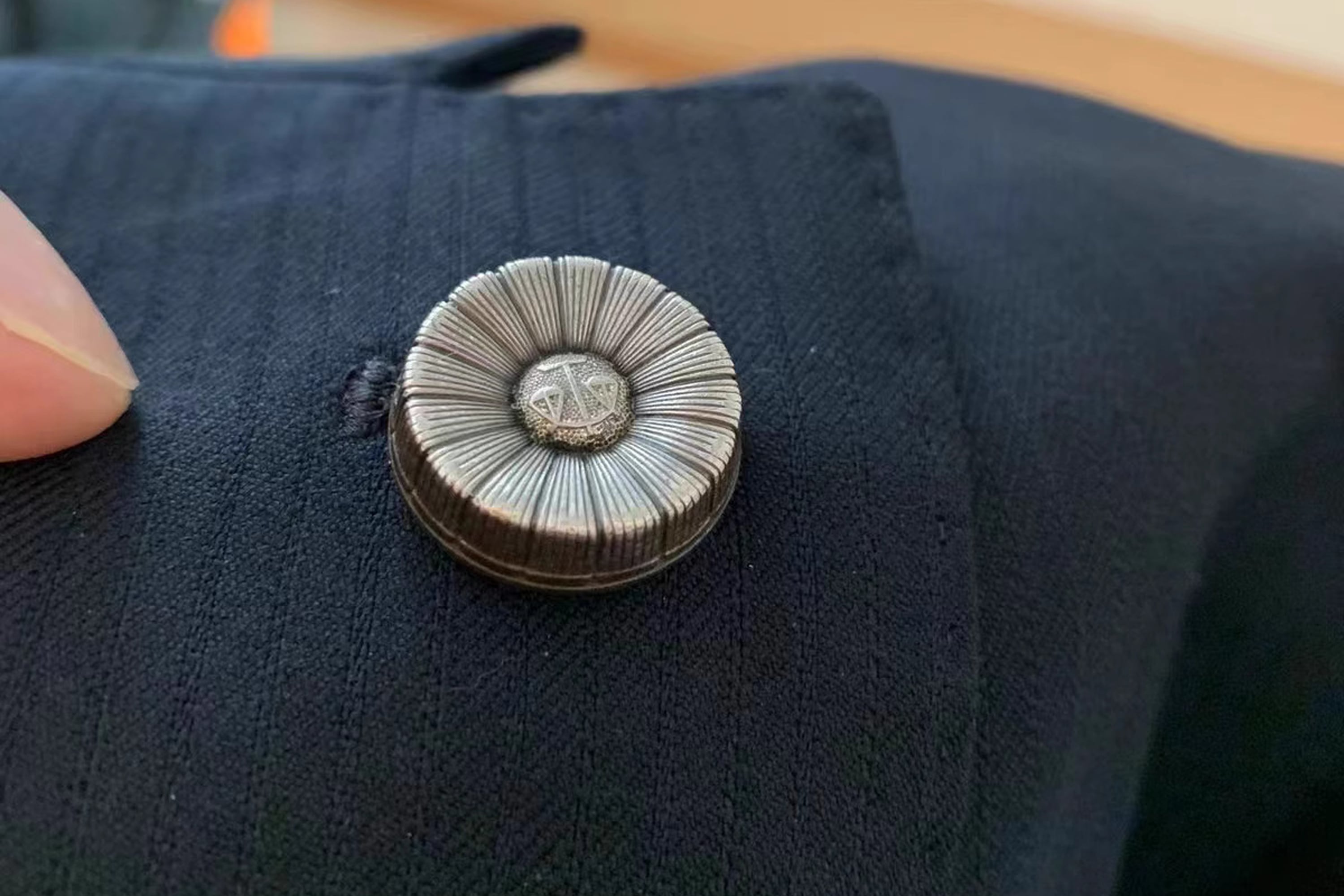 撮影用アイテム コスプレアイテム 弁護士風 バッジ レプリカ 側面溝