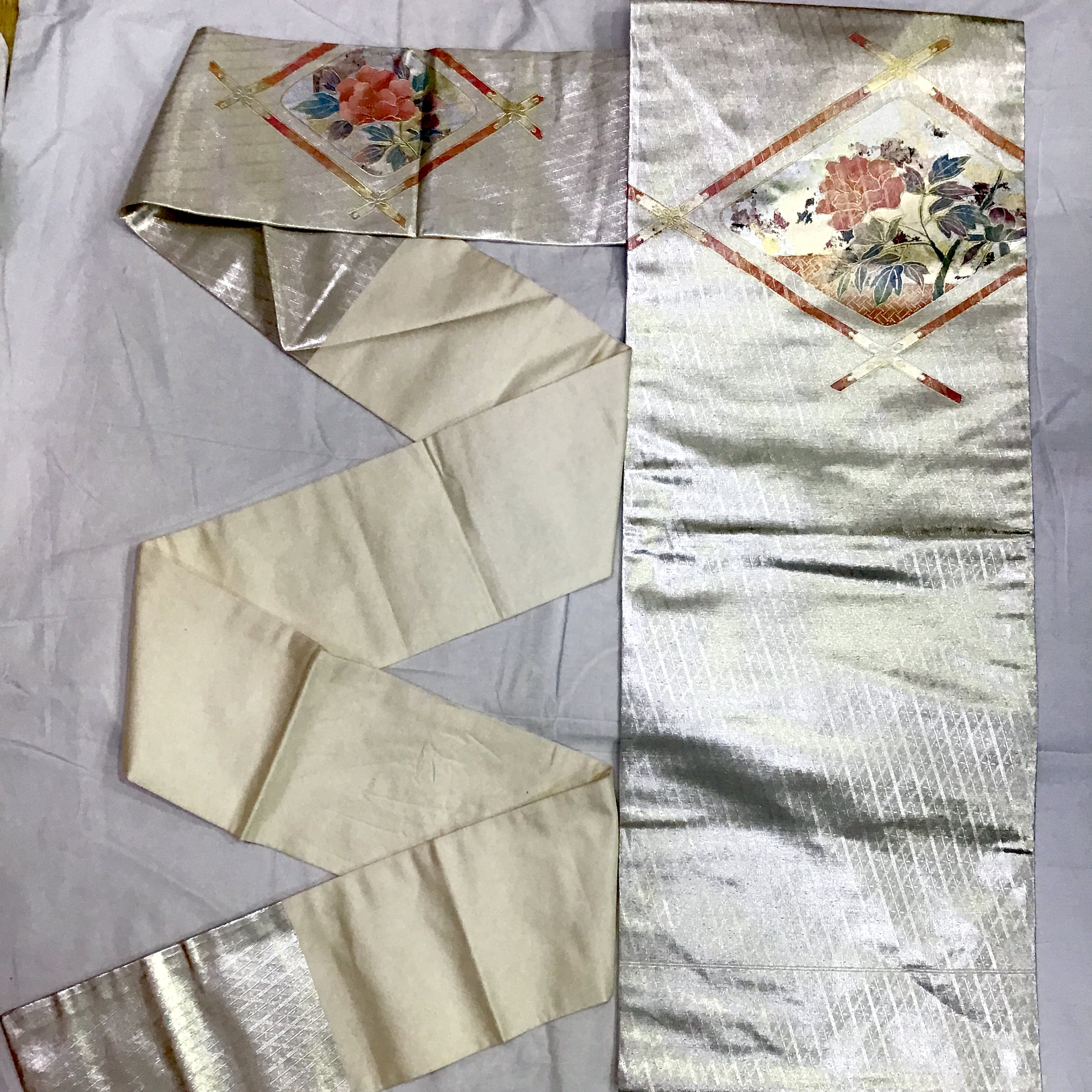 未使用　正絹　名古屋帯(白地にプラチナと花々) お得なエブリデイロープライス】 正絹創作九寸名古屋帯 プラチナのおび
