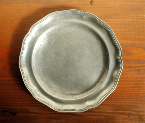 フランス買い付け 古い錫のプレート やや大きめ 25.5cm 花形リム お皿 トレー コースター ピューター アンティーク ig2278