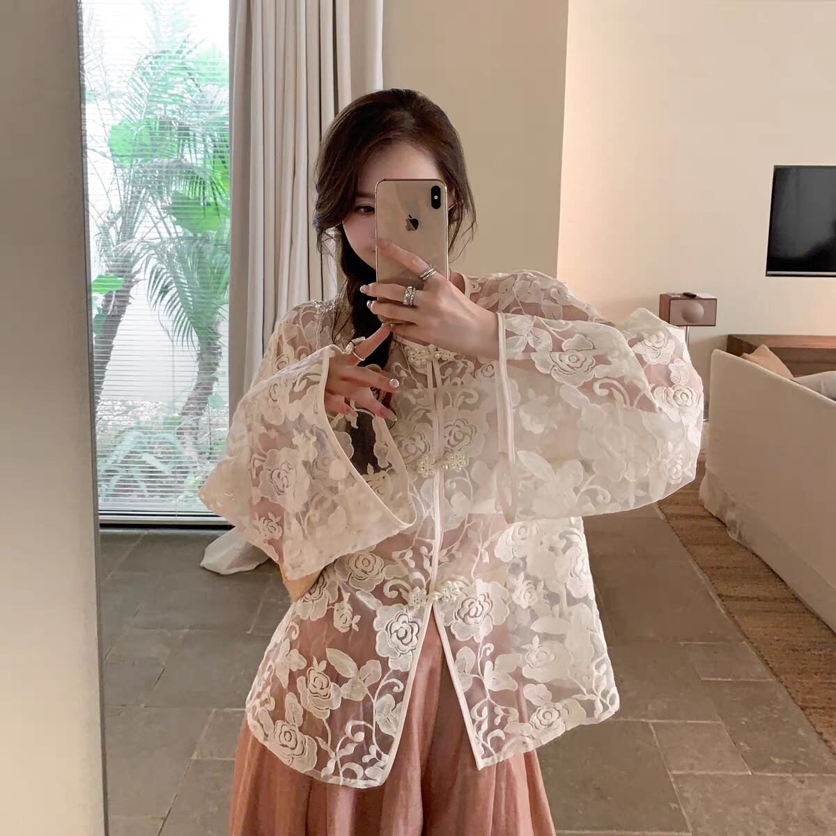 Embroidery blouse 2403066