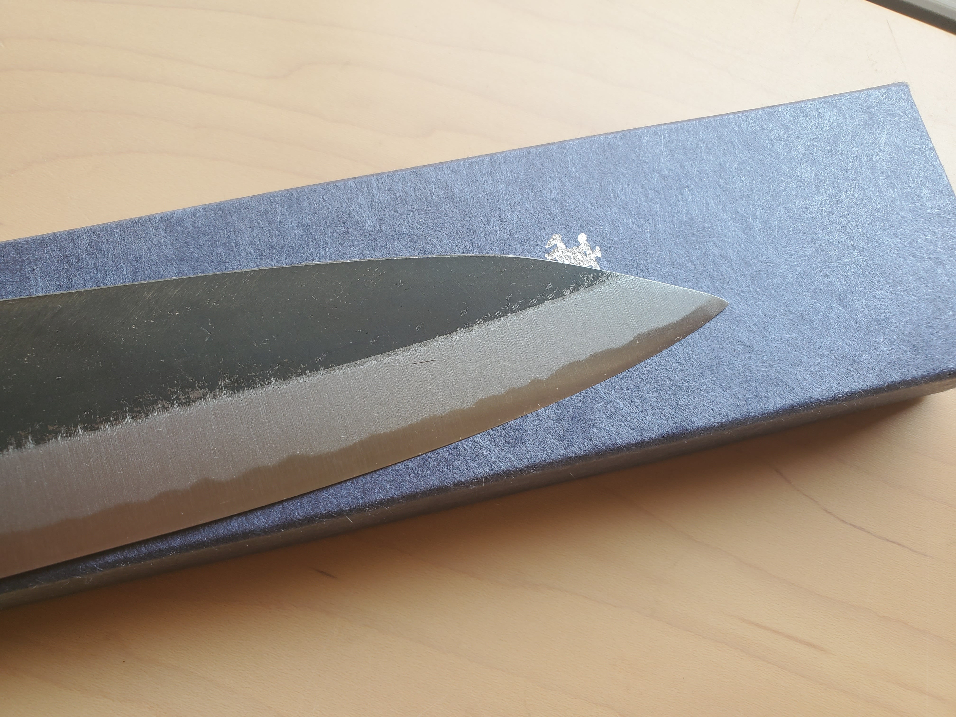 鍛冶 山塚刃物】切付け型 黒打ち和牛刀 白2 210㎜ | 包丁屋 とぎとかじ