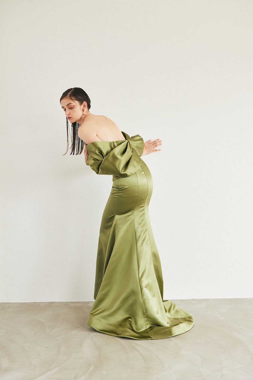 グリーン パーティードレス 光沢サテン 姫袖 前撮り 抜群のおしゃれ  