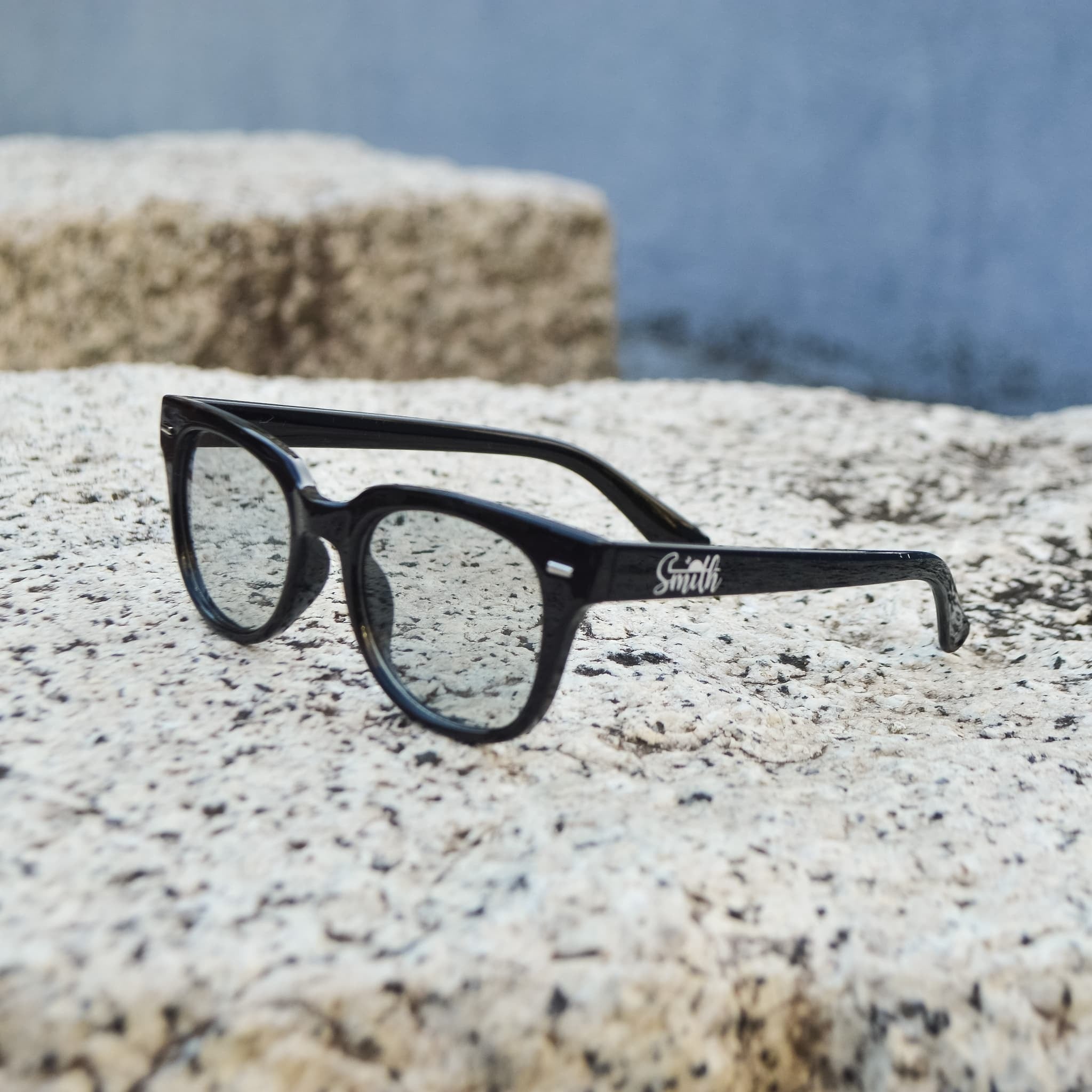 SunnySmith 調光サングラス（ラウンド・ウェリントン） | Sunny Smith