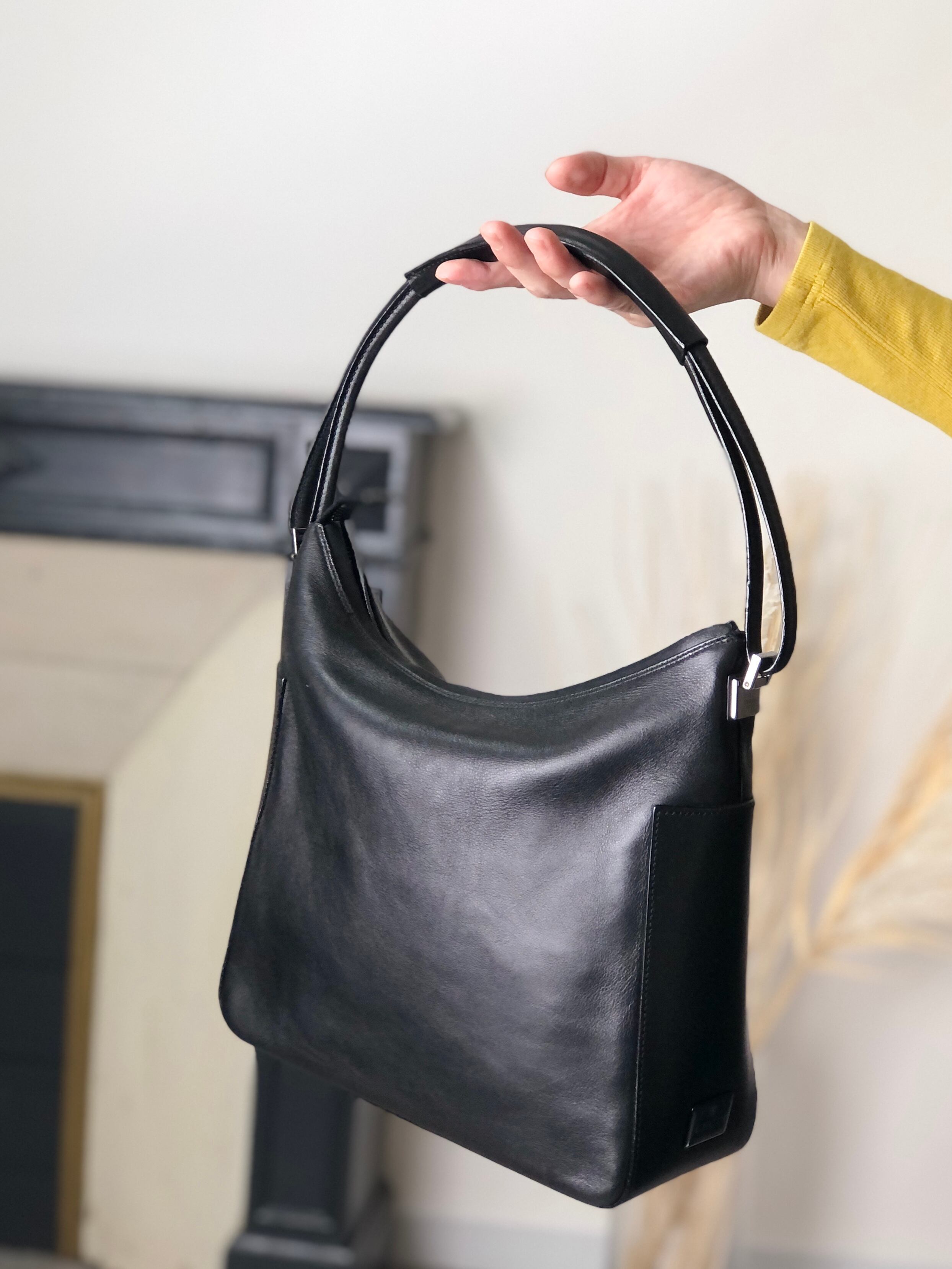 綺麗 GUCCI グッチ ワンショルダー ハンドバッグ ヴィンテージ ショルダーバッグ レザー ブラック レディース【中古】 GUCCI グッチ GGロゴ エンボスレザー ショルダーバッグ ブラック