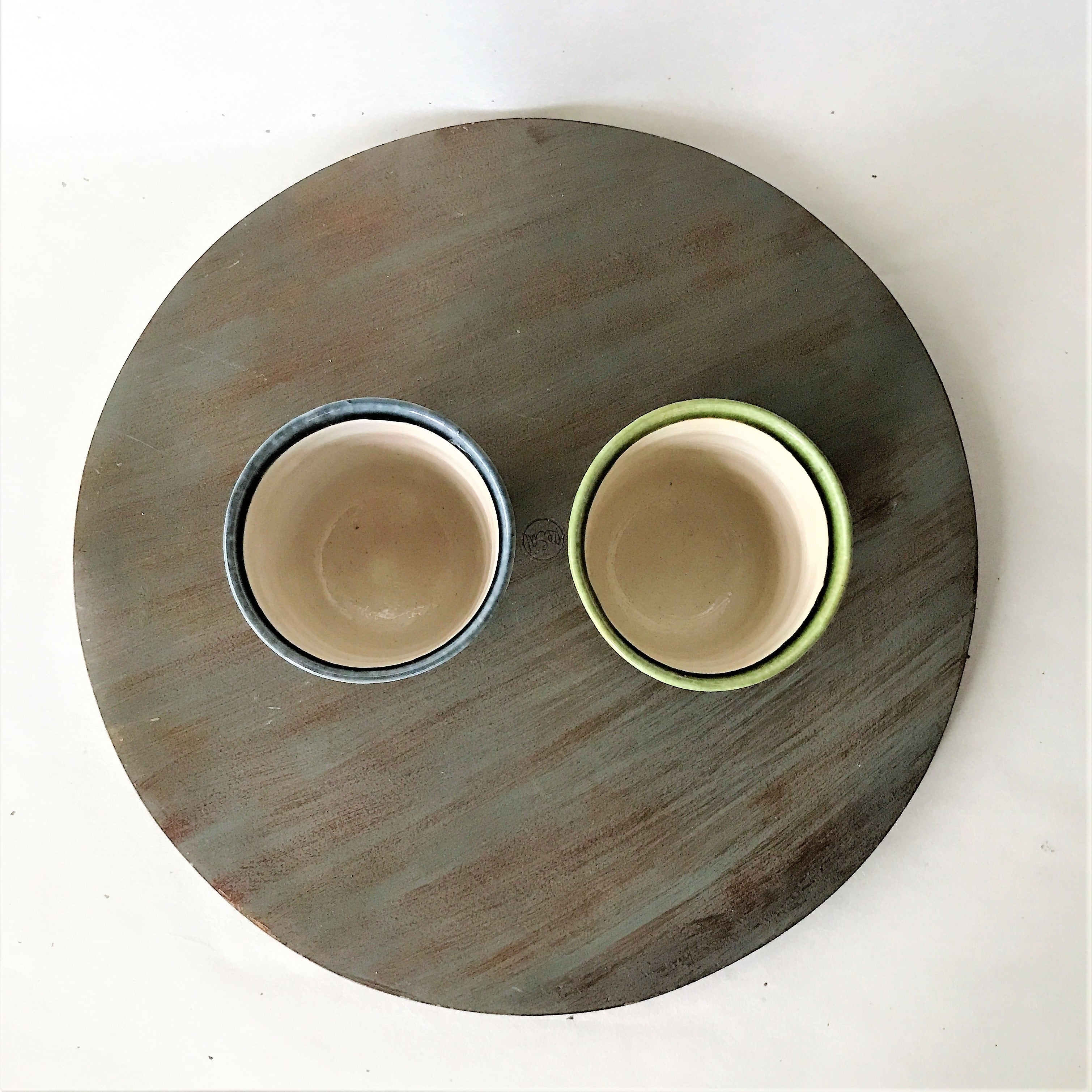 お湯呑み　藍ばらと織部黒椿