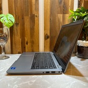 【美品 2022年式】 DELL Latitude 5330 / 第12世代 Core i5-1235U / メモリ8GB / SSD256GB