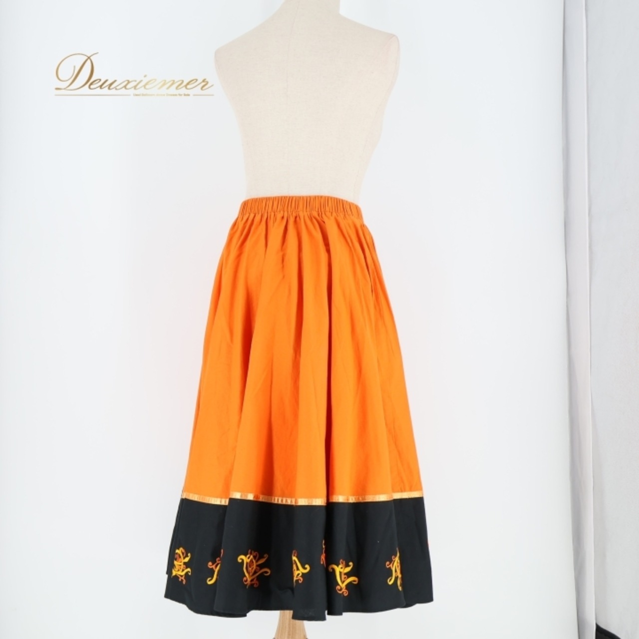 フォークダンス 衣装 スカート オレンジ系 チャコット Chacott 刺繍 橙 黒 チロリアン チロルスカート カントリー 鮮やか 華やか かわいい ダンス衣装 イベント 練習 レッスン ブラック系